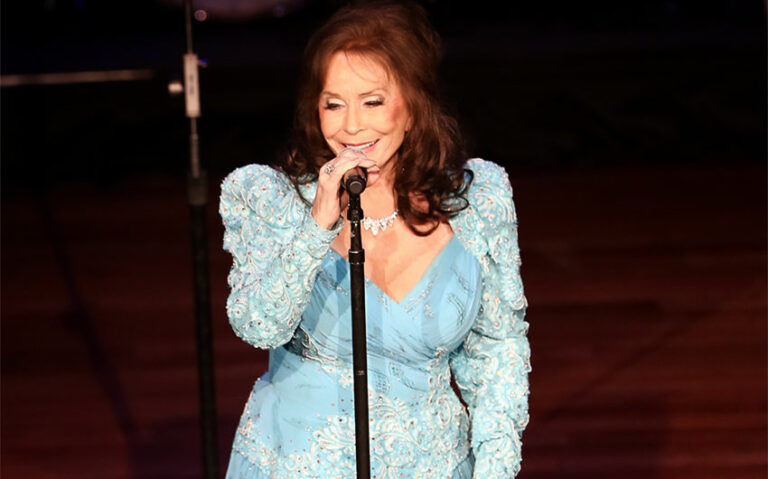 when did loretta lynn's husband die